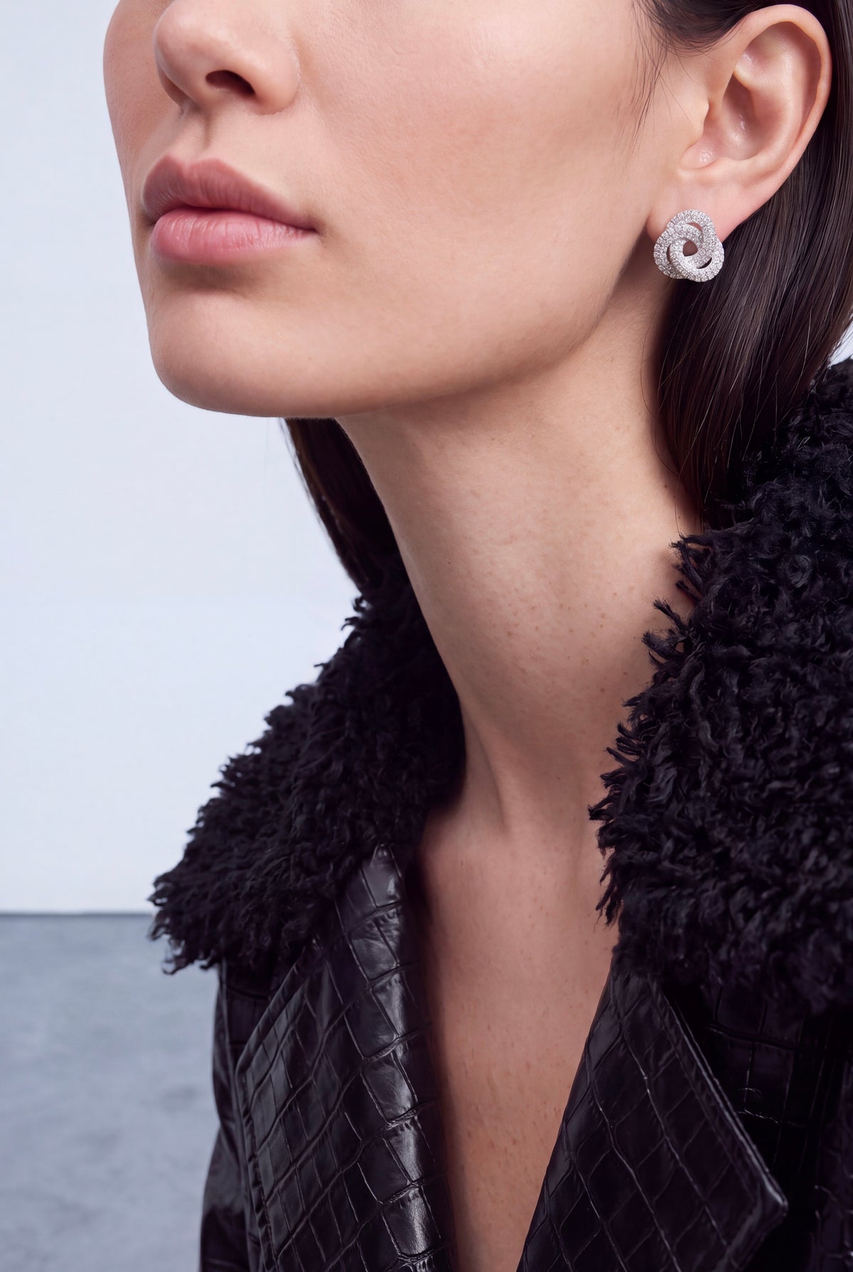The Sculptural Strass Knot