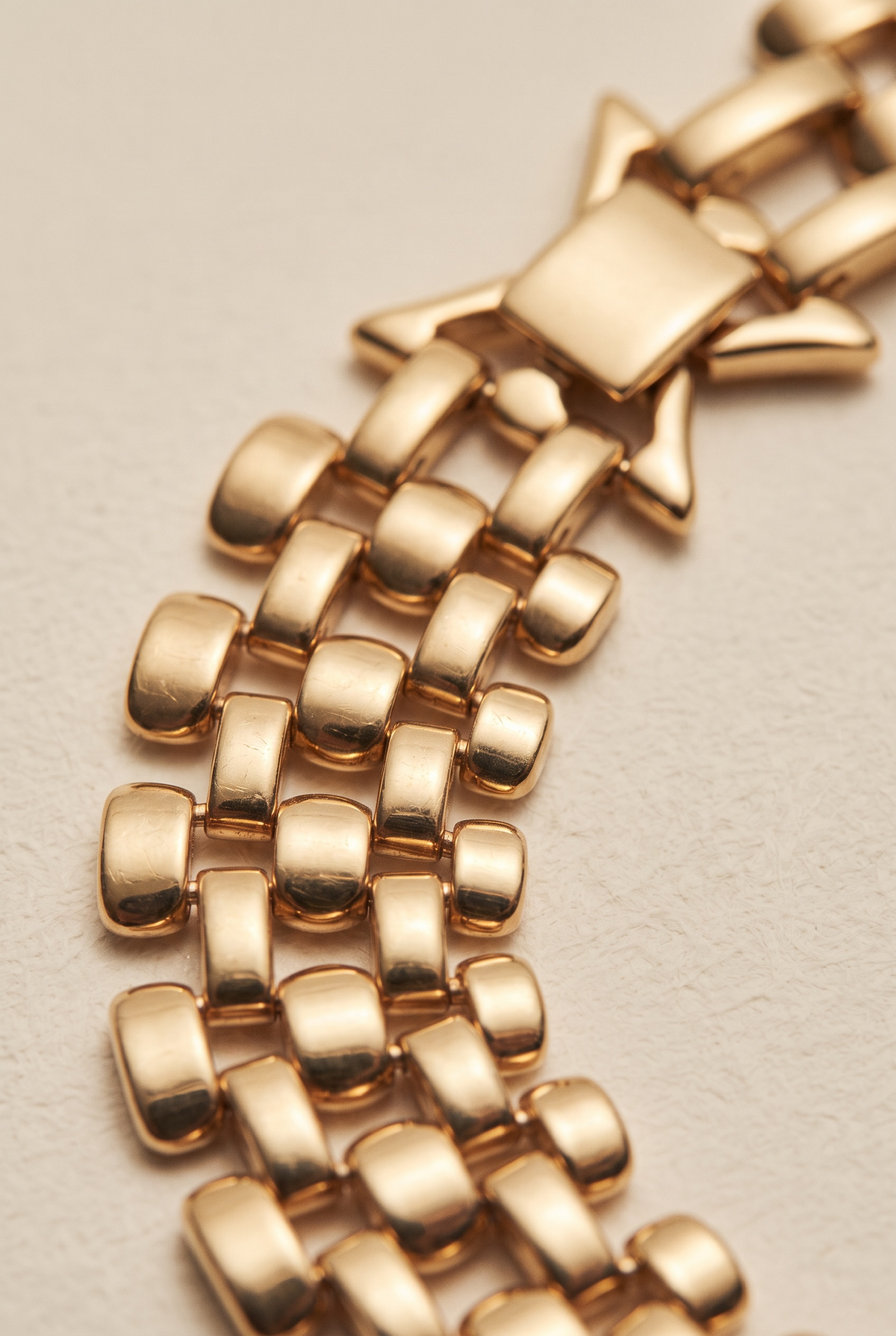 The Interlock Collar