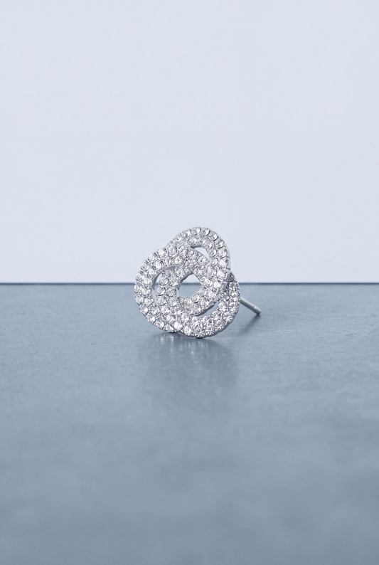 The Sculptural Strass Knot