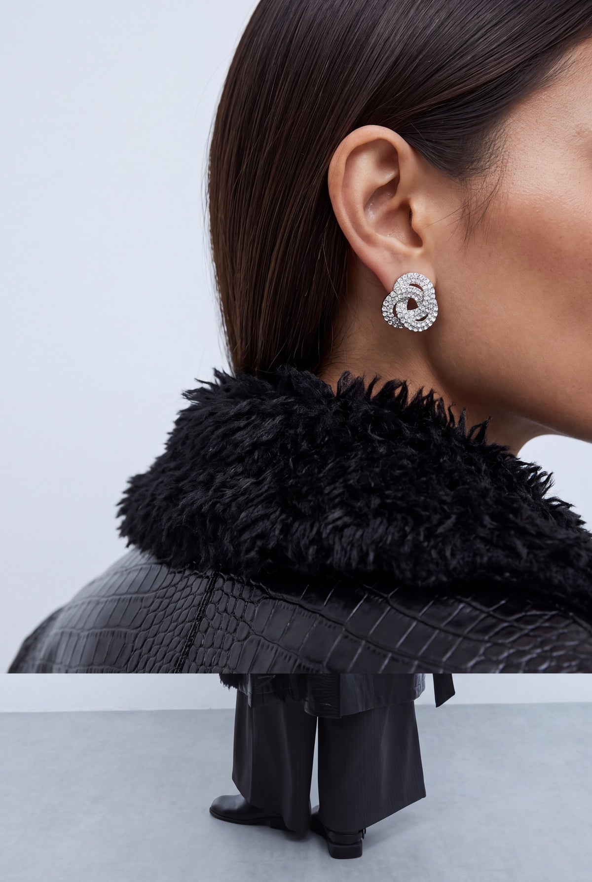 The Sculptural Strass Knot