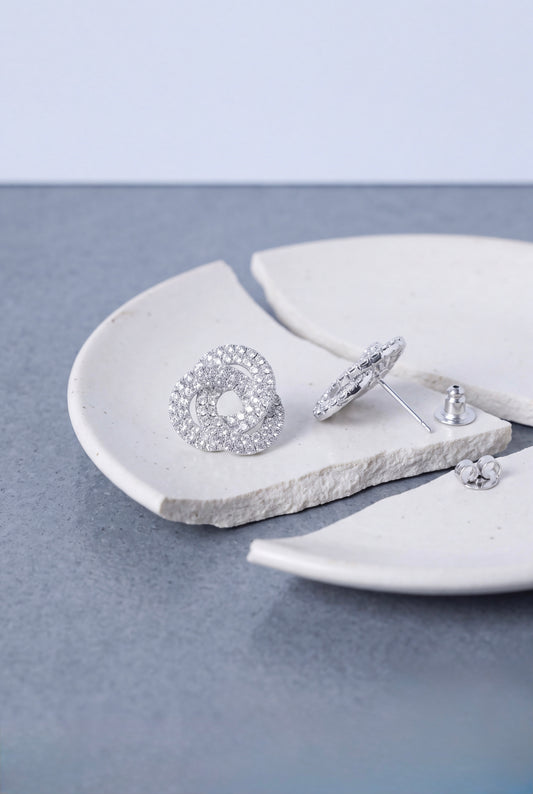 The Sculptural Strass Knot
